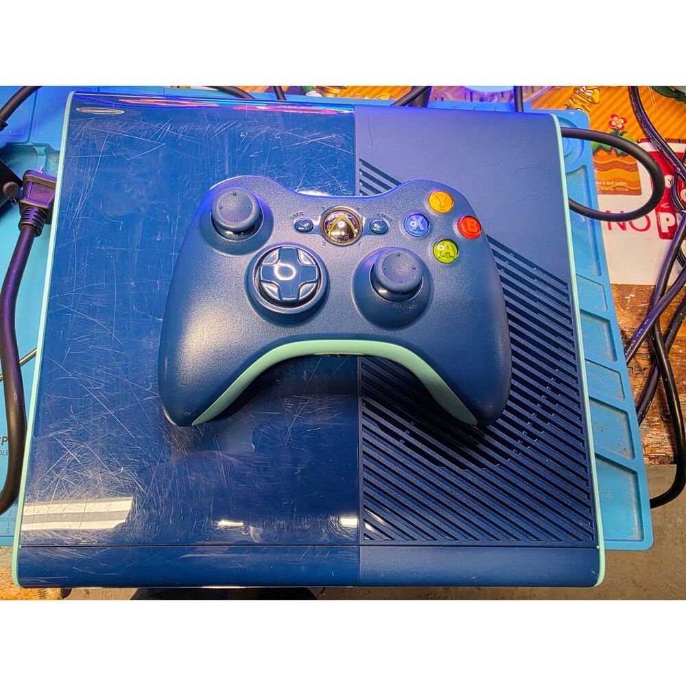 Xbox 360 E Console 500GB Blue Call of Duty Edition